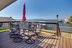 Alquiler Vacacional - Spacious Livingston Home w/ Private Boat Dock