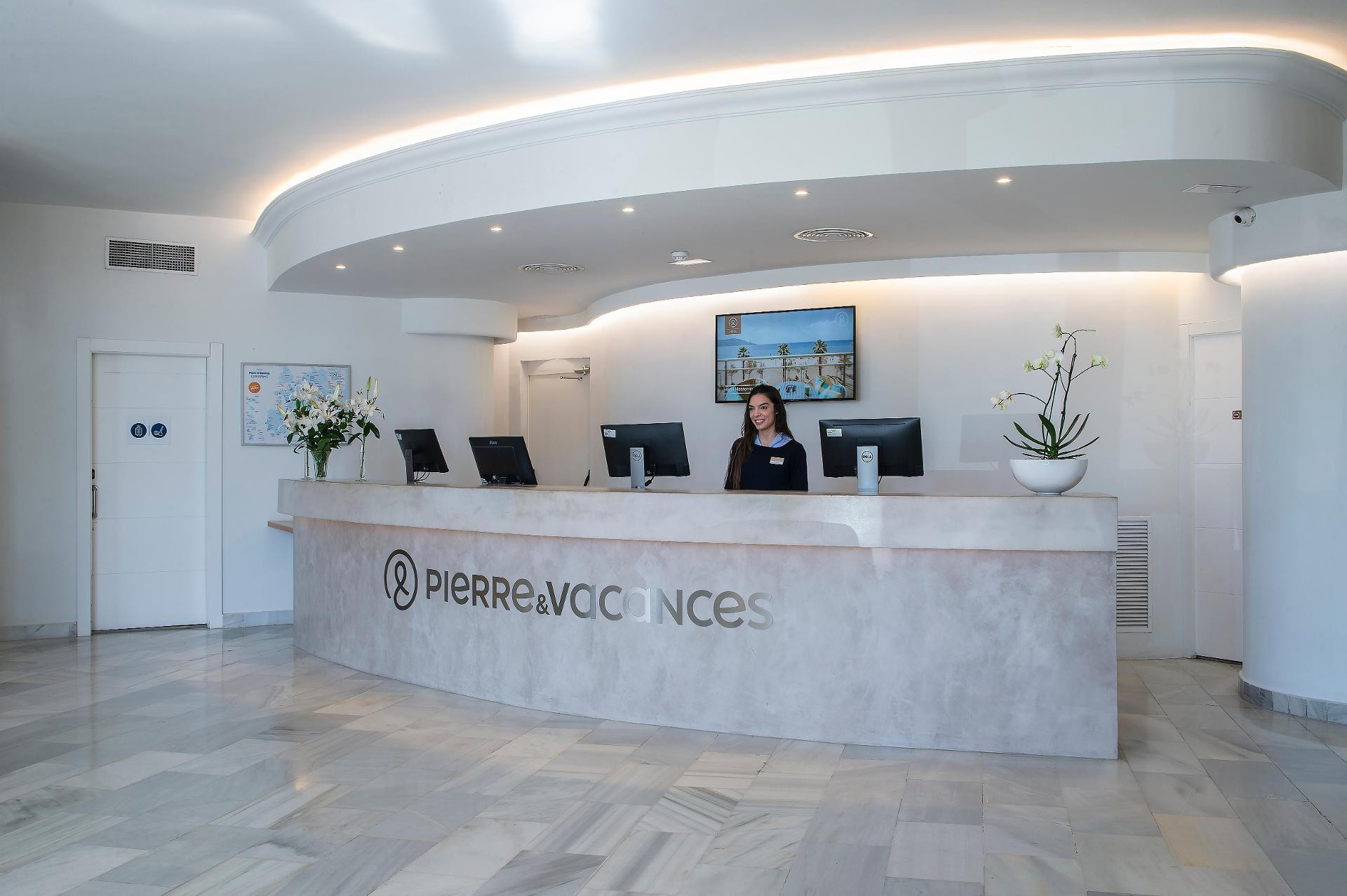 Vista Lobby Hotel El Puerto by Pierre & Vacances
