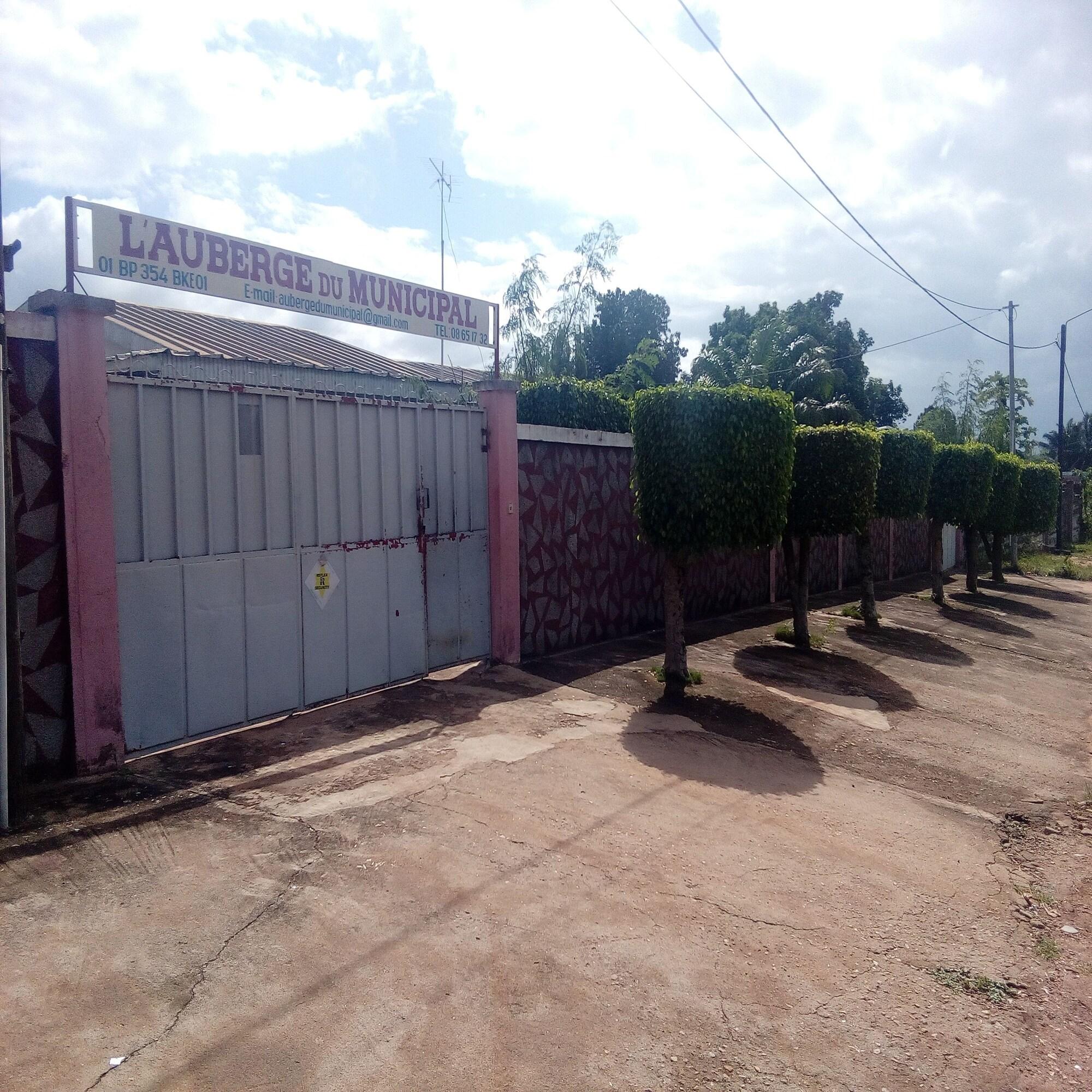Varios Auberge Du Municipal