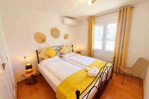 Alquiler Vacacional - New holiday home with private pool, 2 min walk from the beach