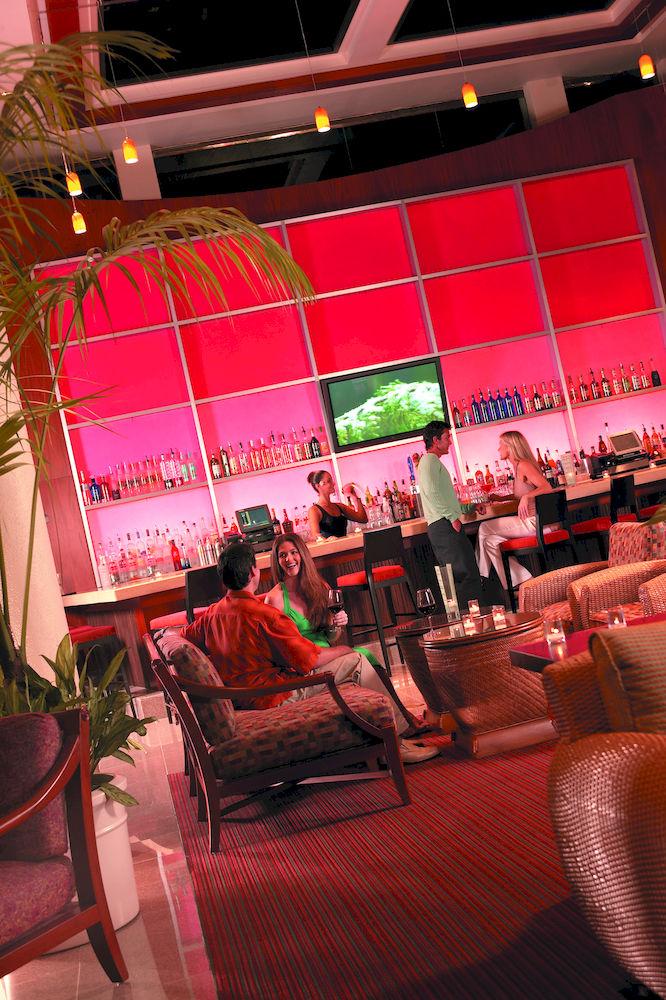 Bar/Salón Hilton Waikiki Beach