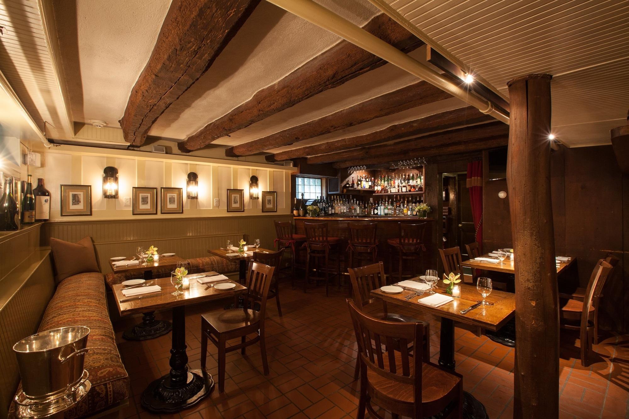 Bar/Salón The 1770 House Restaurant & Inn