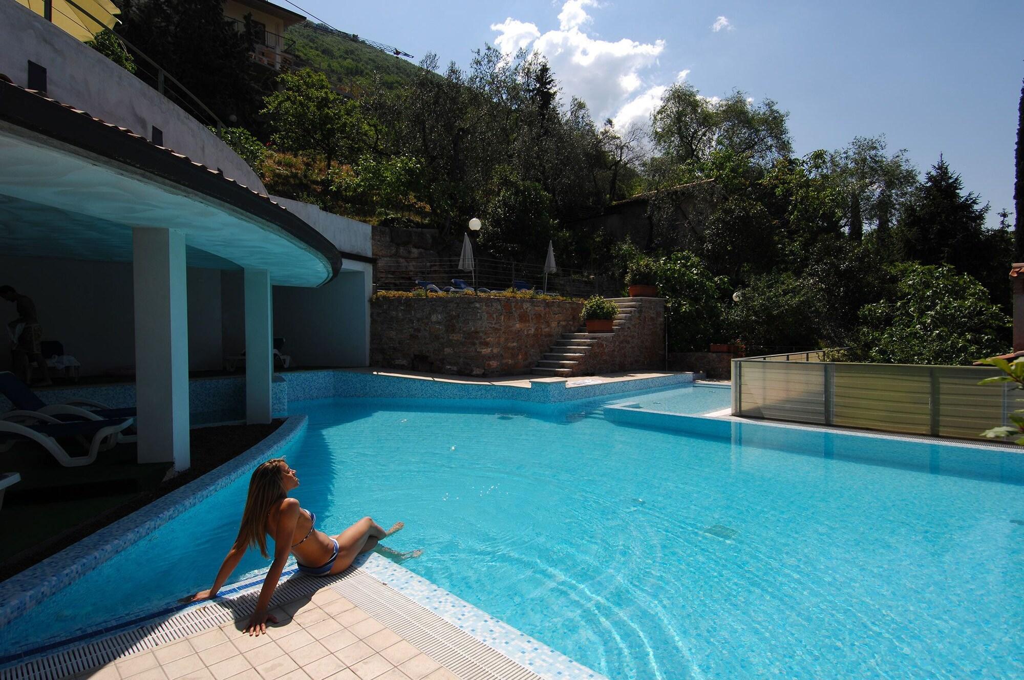 Varios Hotel Garden