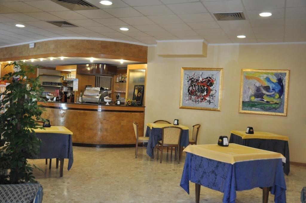 Bar/Salón Hotel Terme San Vittore