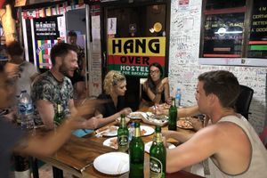 Alojamiento - Hangover Hostel