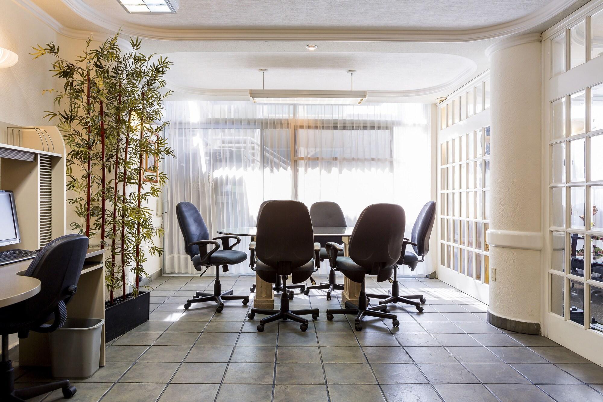 Centro de Negocios Hotel & Suites Aliana