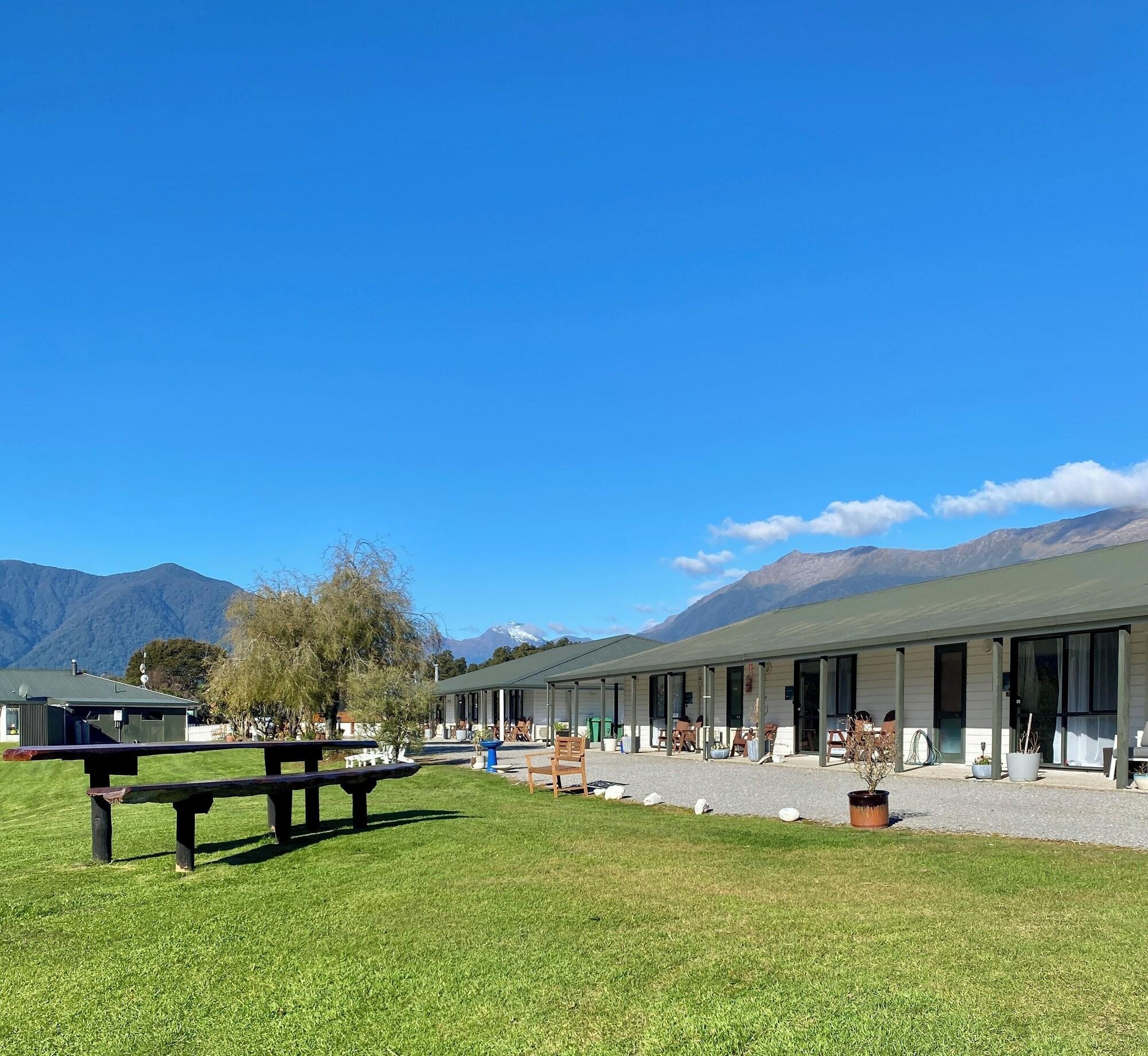 Varios Heritage Park Lodge