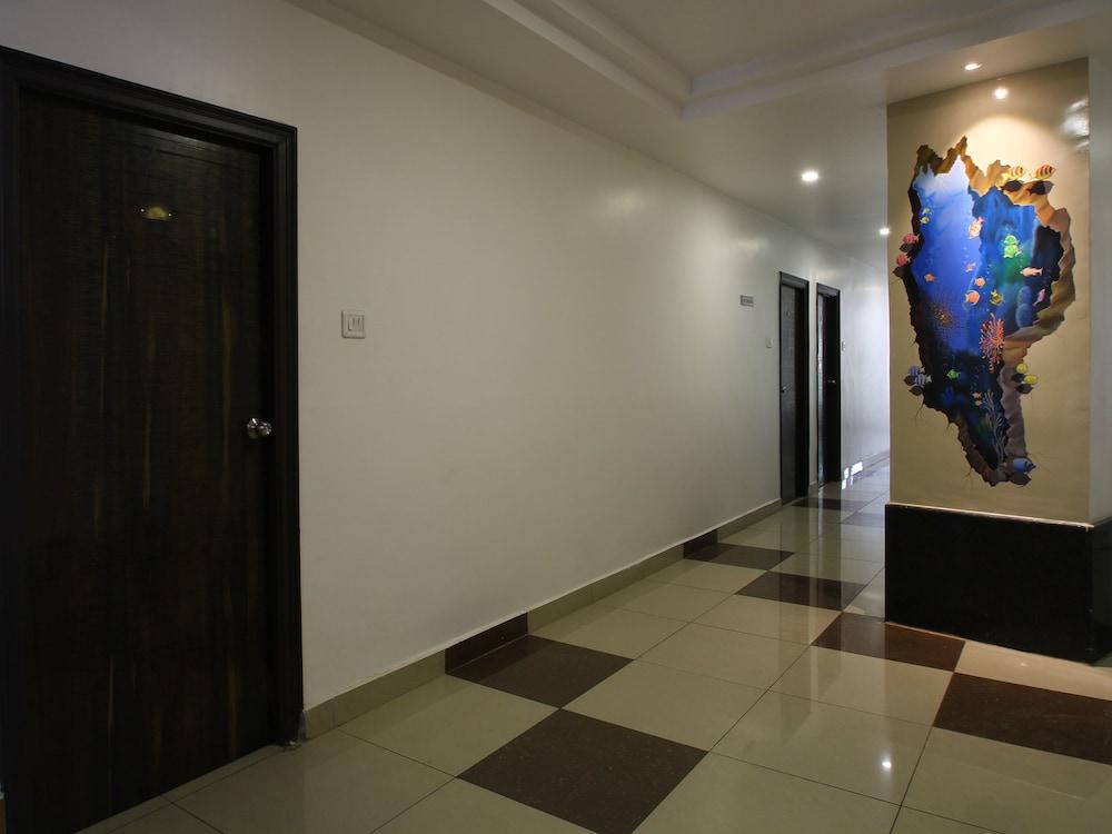 Varios OYO 11938 Mitra Residency