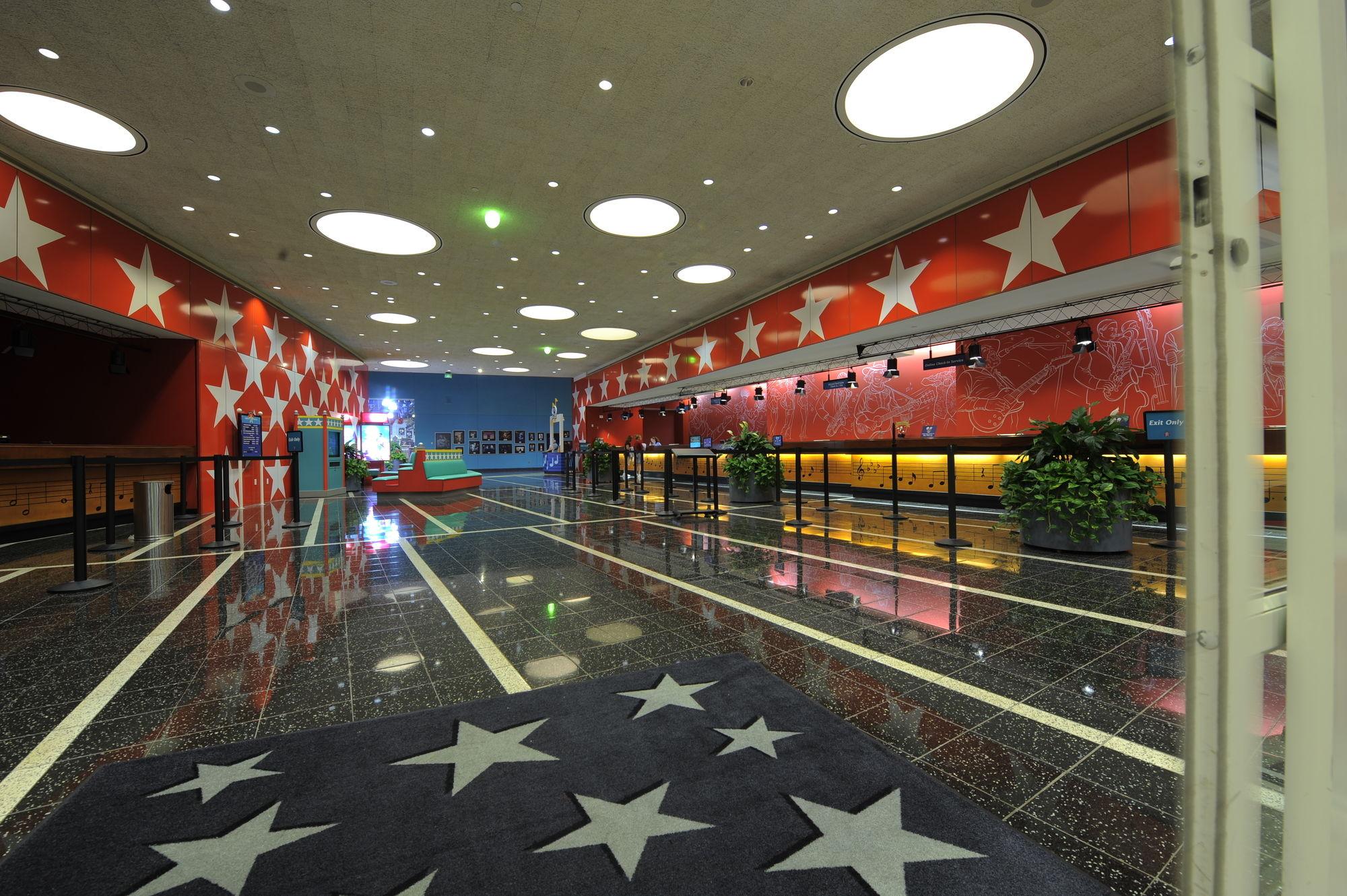 Vista Lobby Disney's All-Star Music Resort