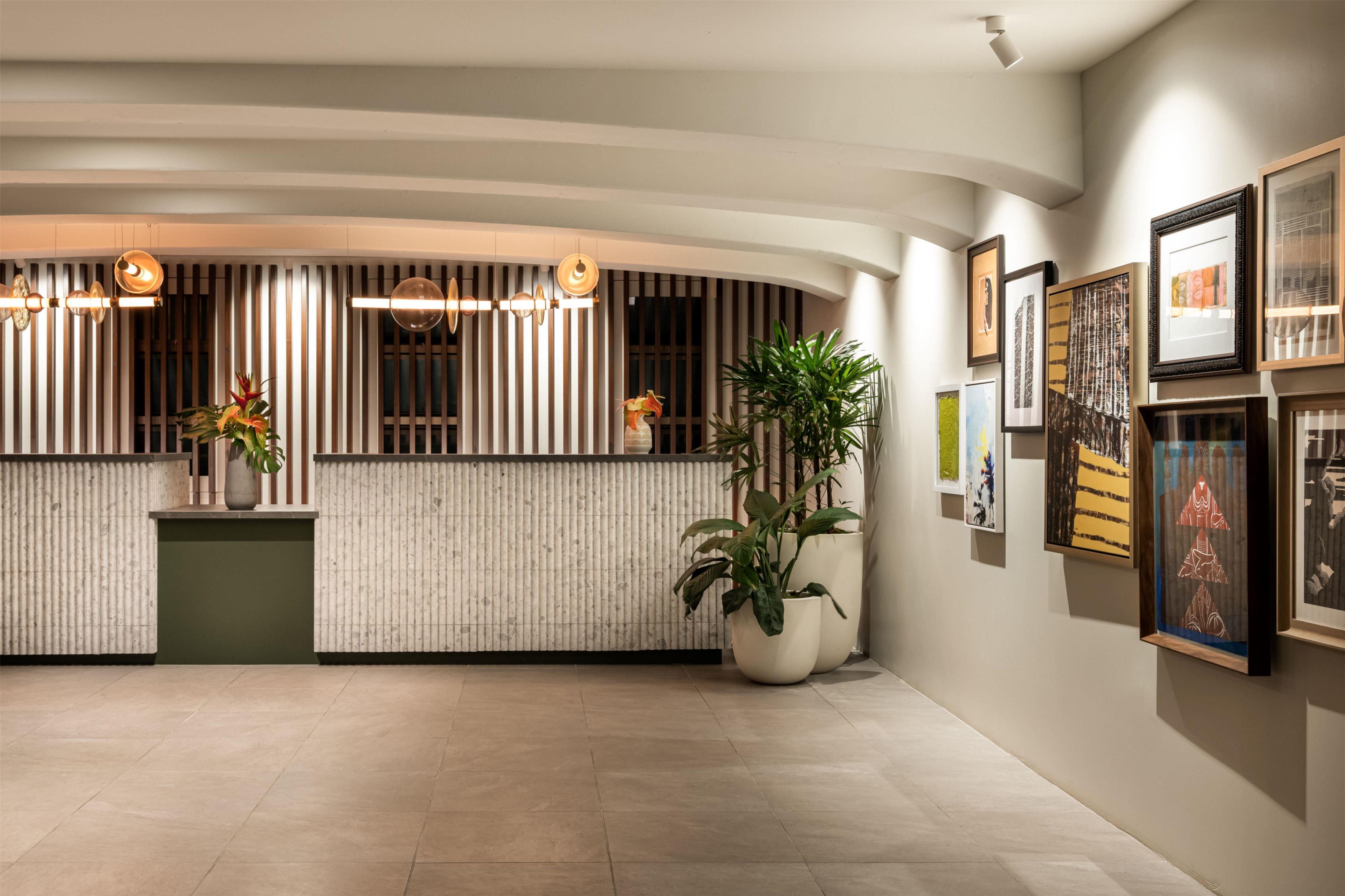 Vista Lobby Ambassador Hotel of Waikiki, Tapestry Collection by Hilton