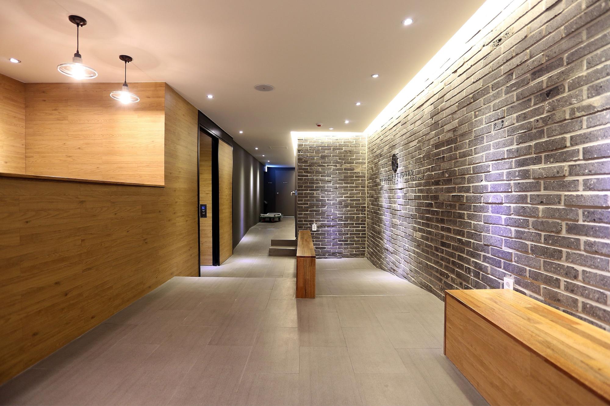 Varios Hotel 8 Hours