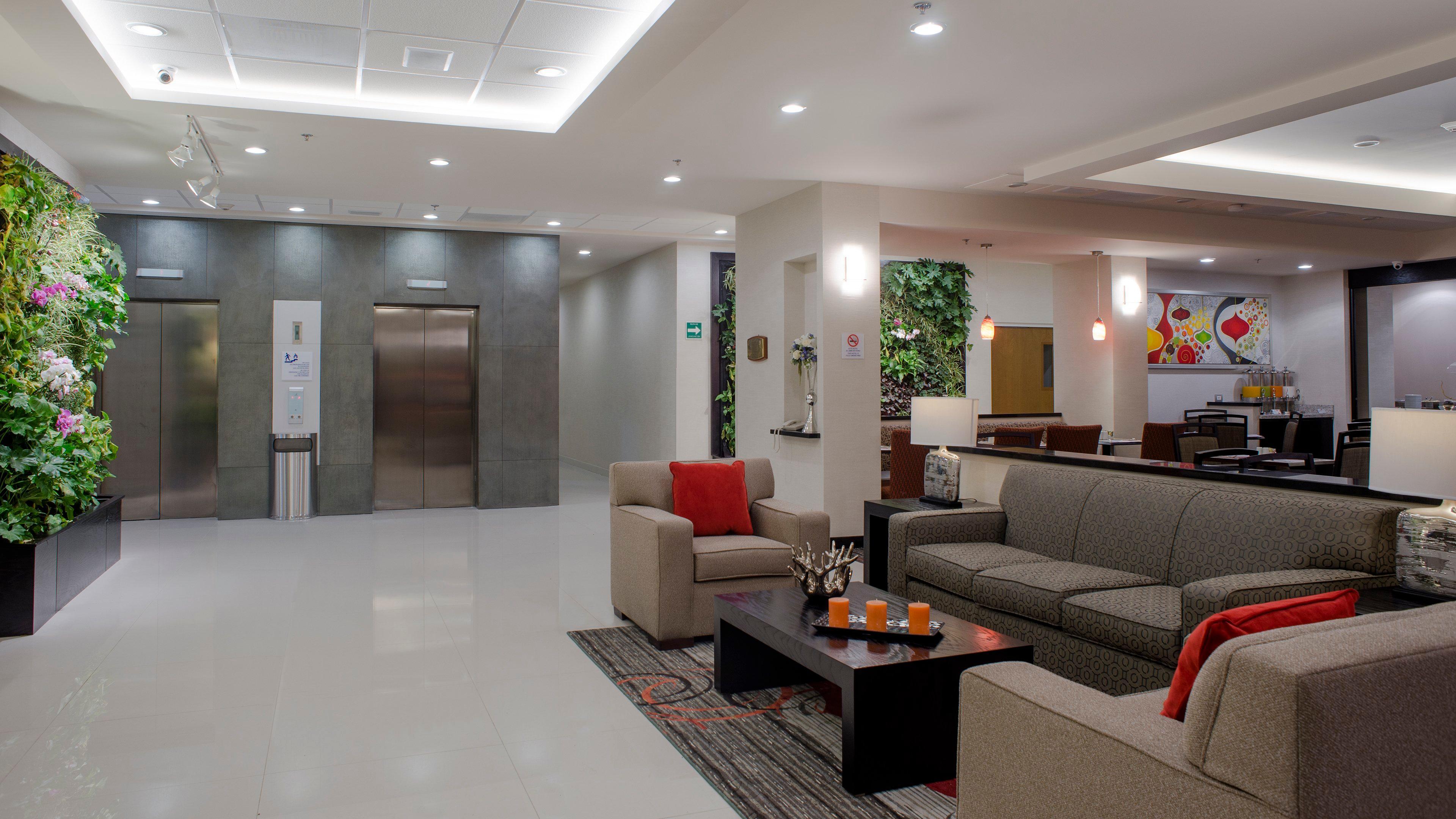 Vista Lobby Holiday Inn Express & Suites Chihuahua Juventud by IHG