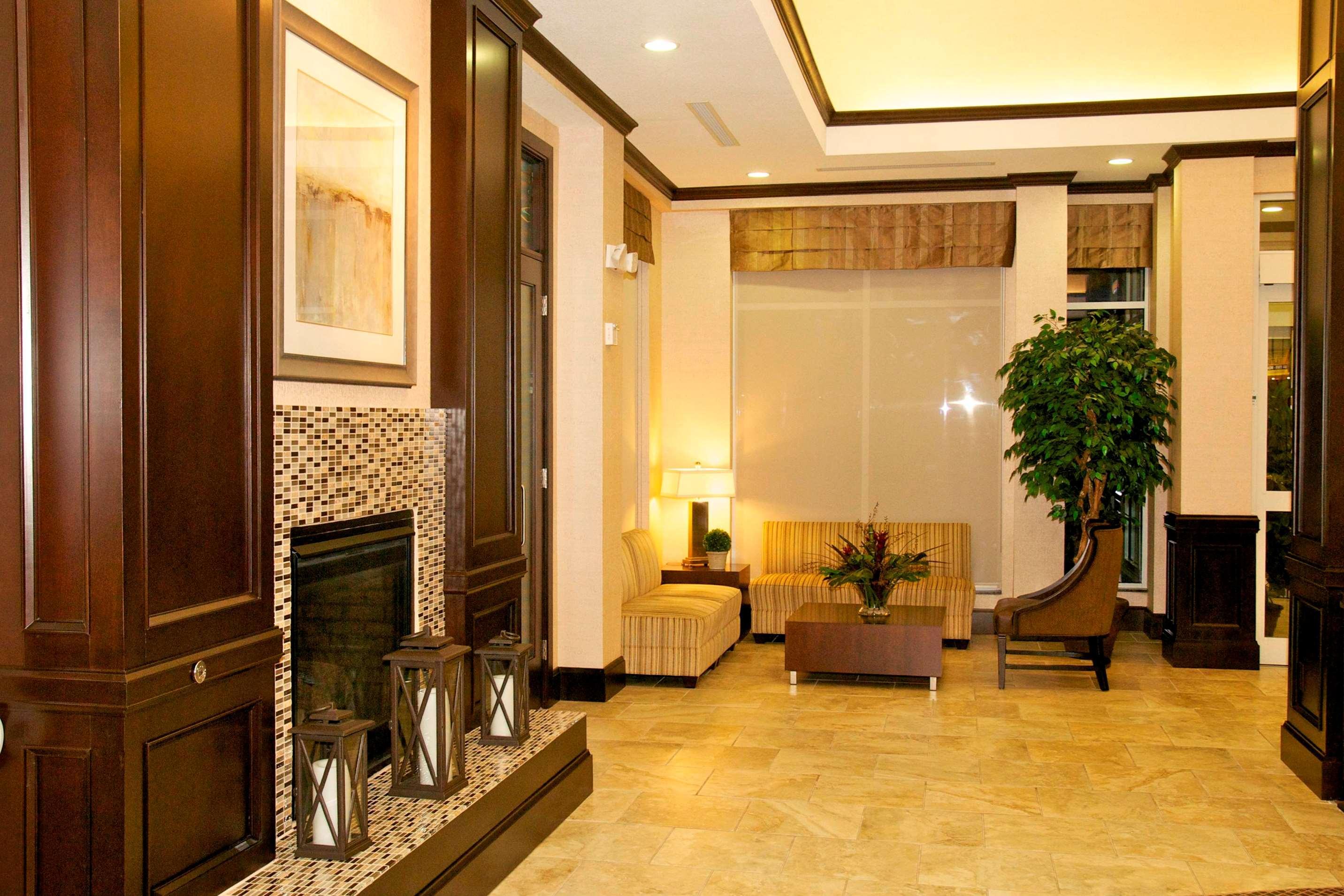 Vista Lobby Hilton Garden Inn New Braunfels