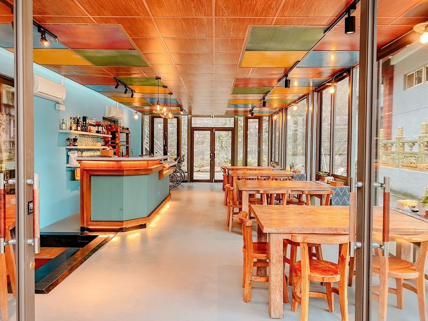 Bar/Salón Lakeside 46