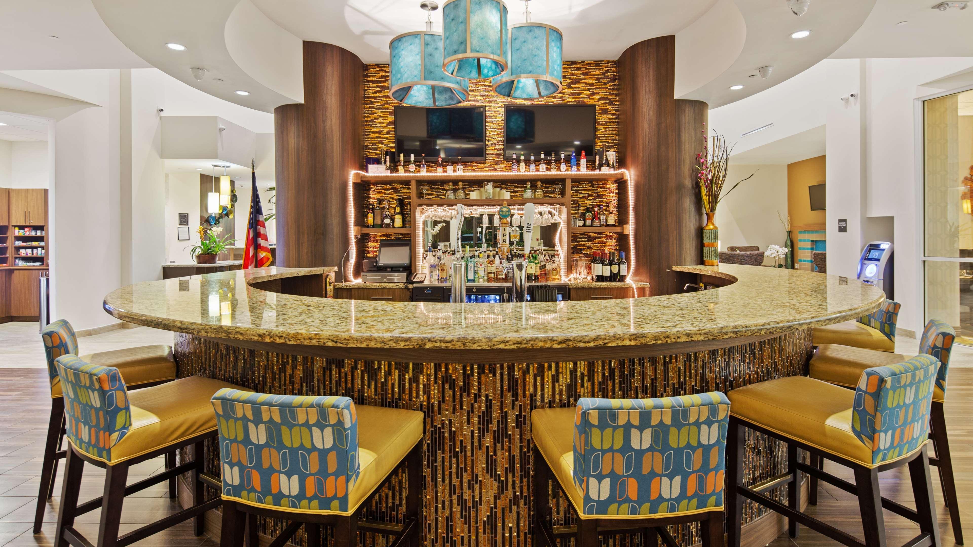 Bar/Salón Best Western Plus Miami Executive Airport Hotel & Suites