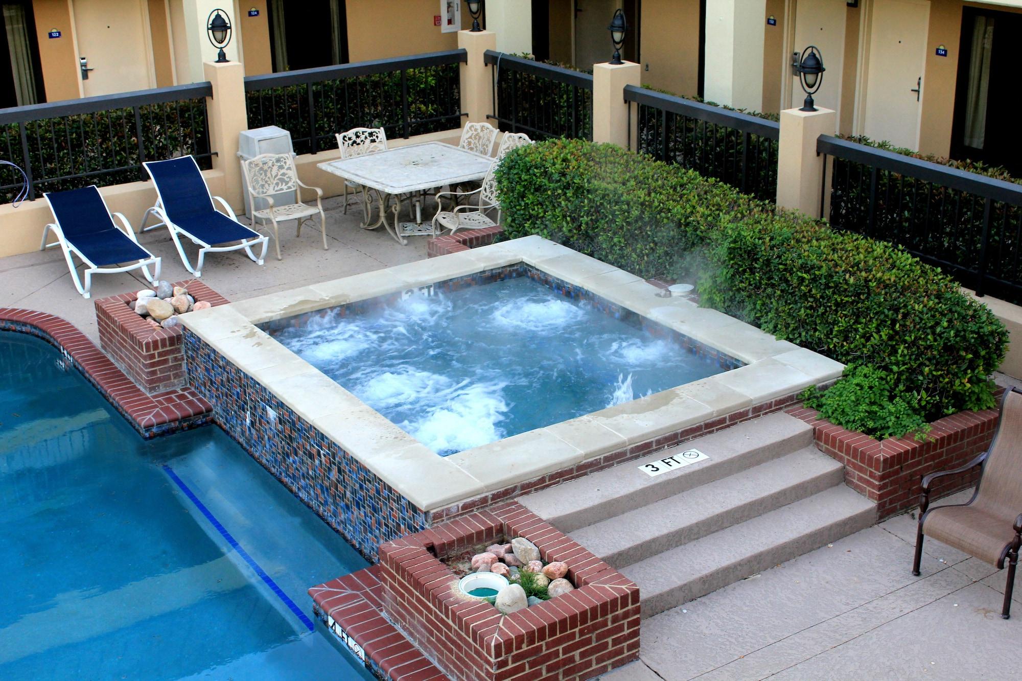 Spa Days Inn by Wyndham Longview South