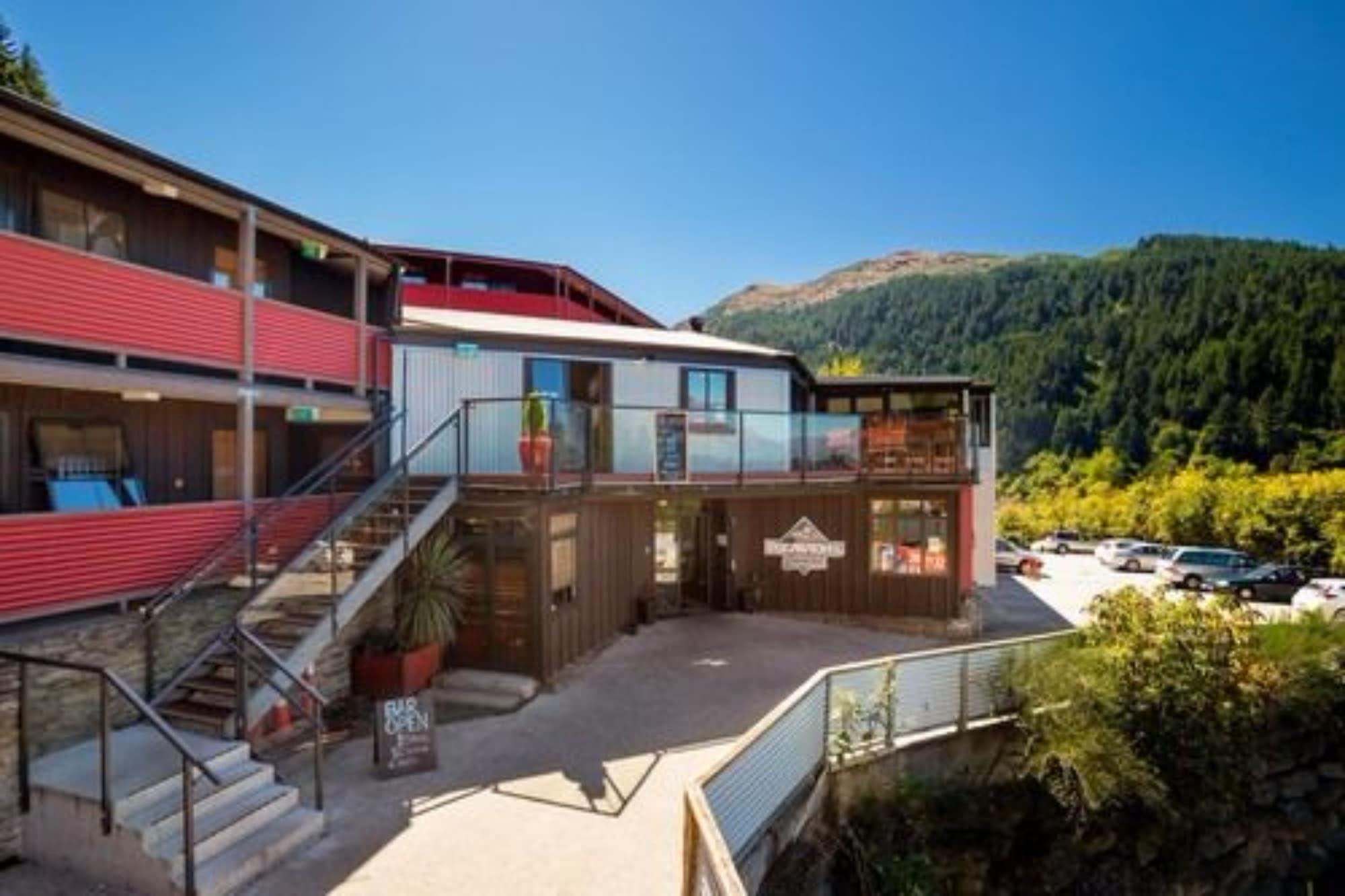 Varios Reavers Lodge