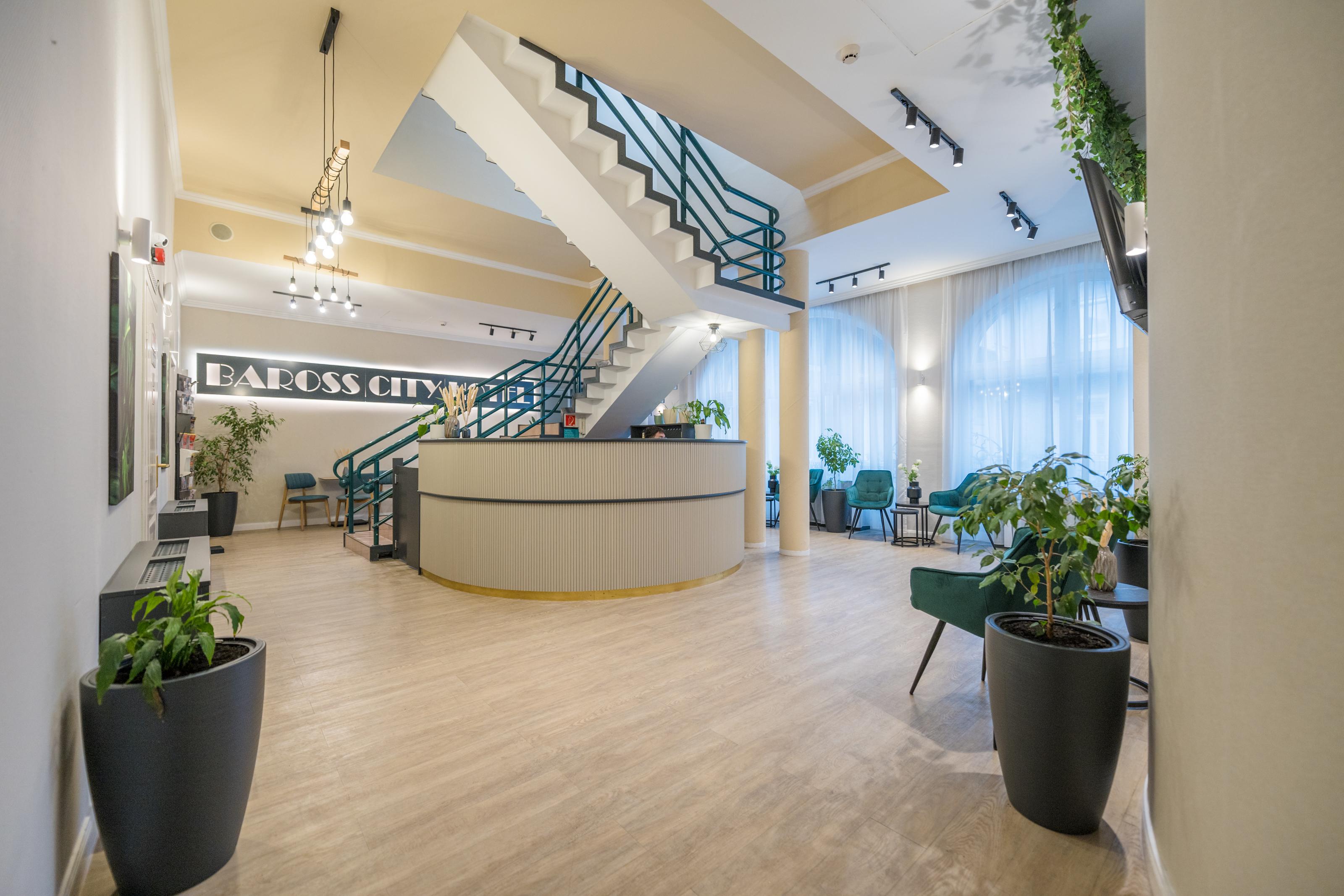 Vista Lobby Baross City Hotel