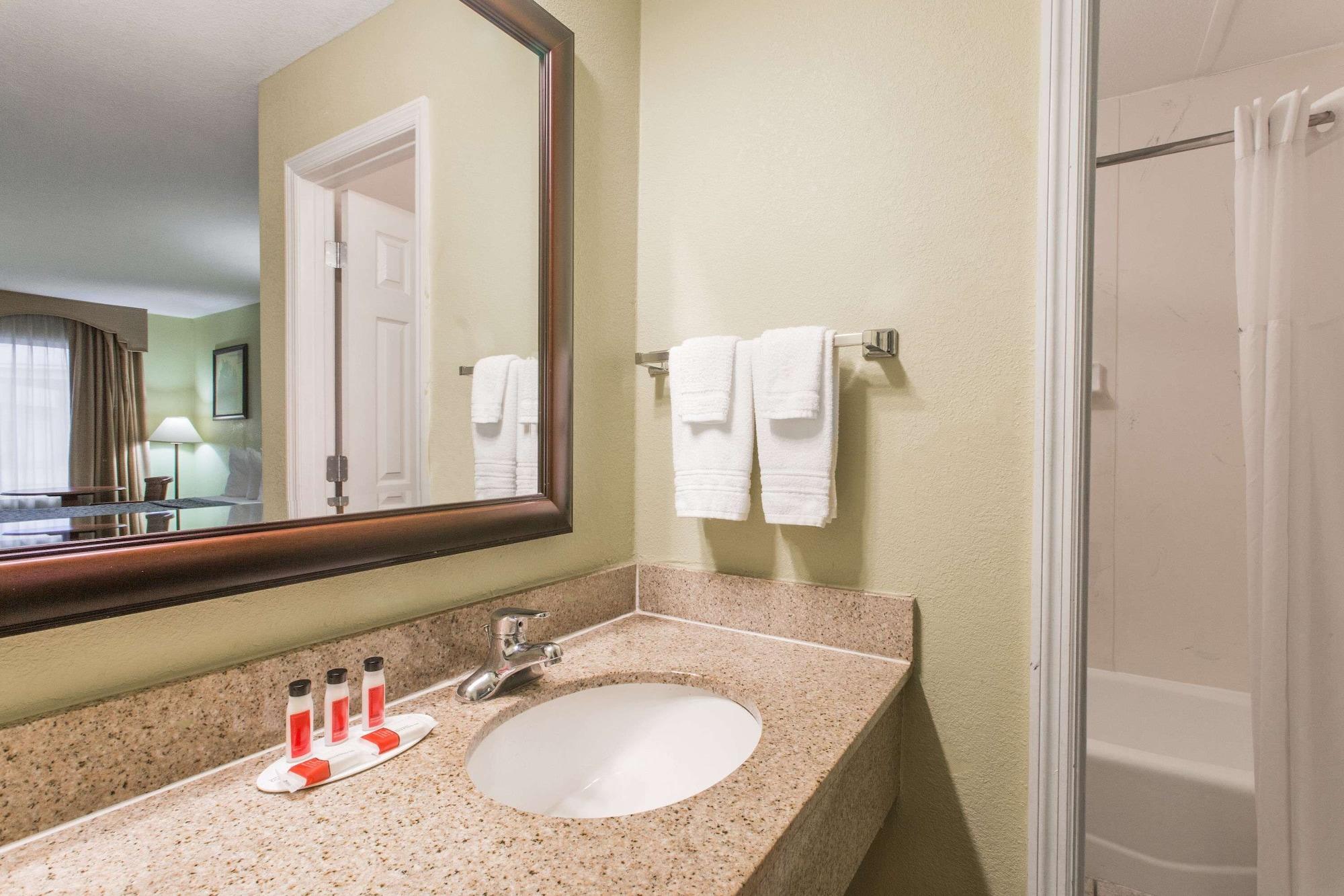 Equipamiento de Habitación Days Inn by Wyndham Ormond Beach