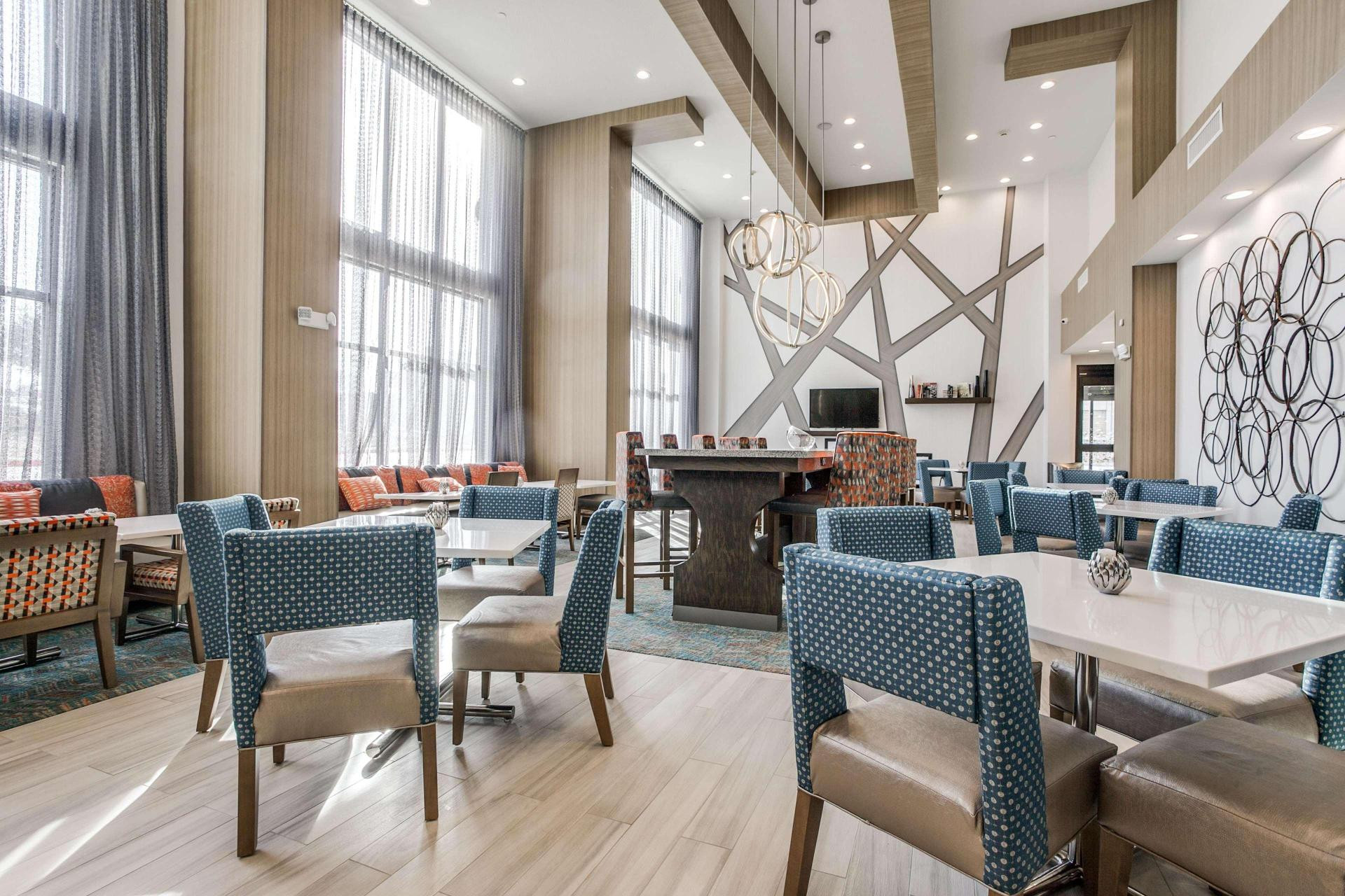 Vista Lobby Hampton Inn & Suites North Dallas Central Expy