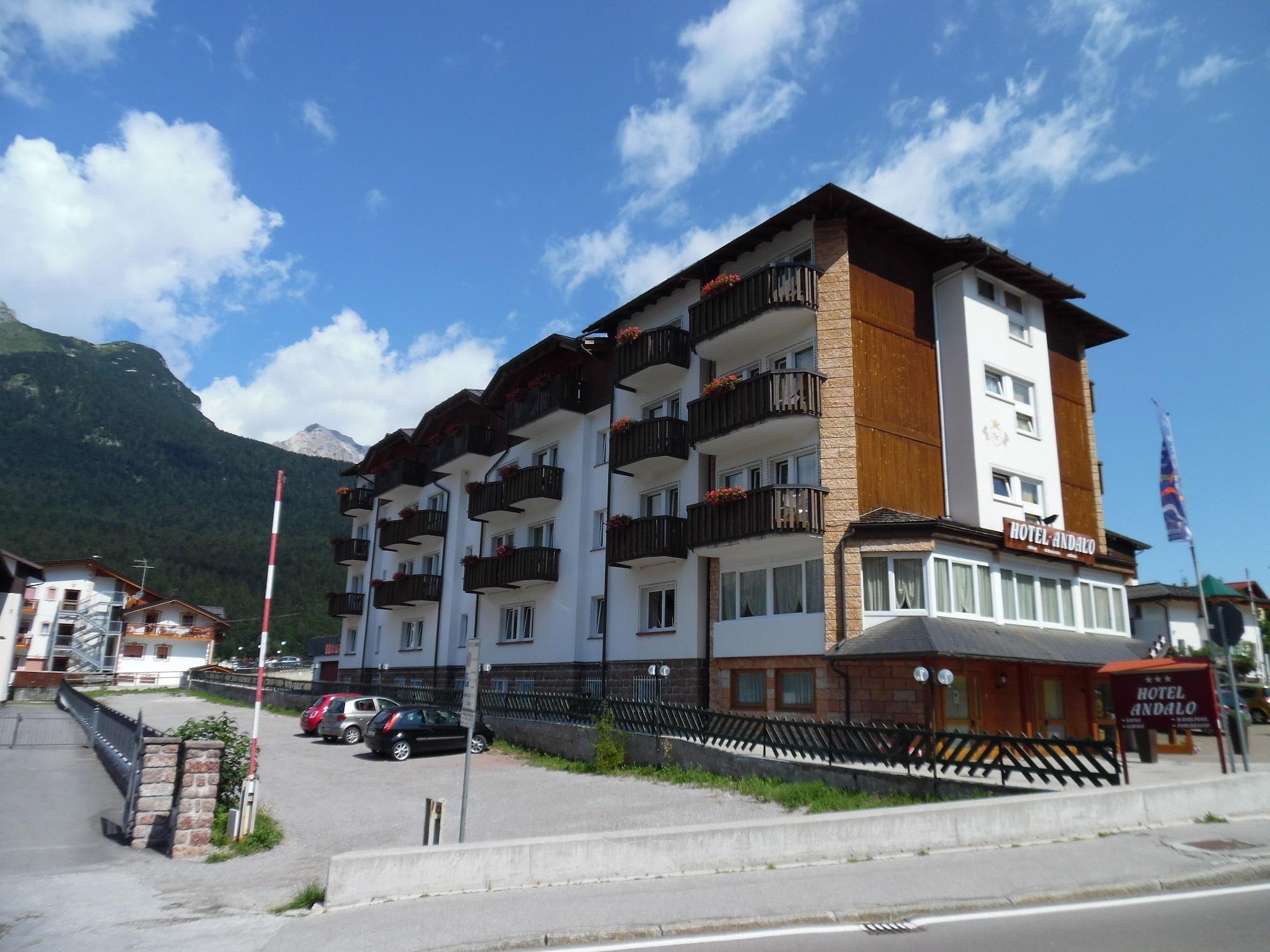 Vista Exterior Hotel Andalo