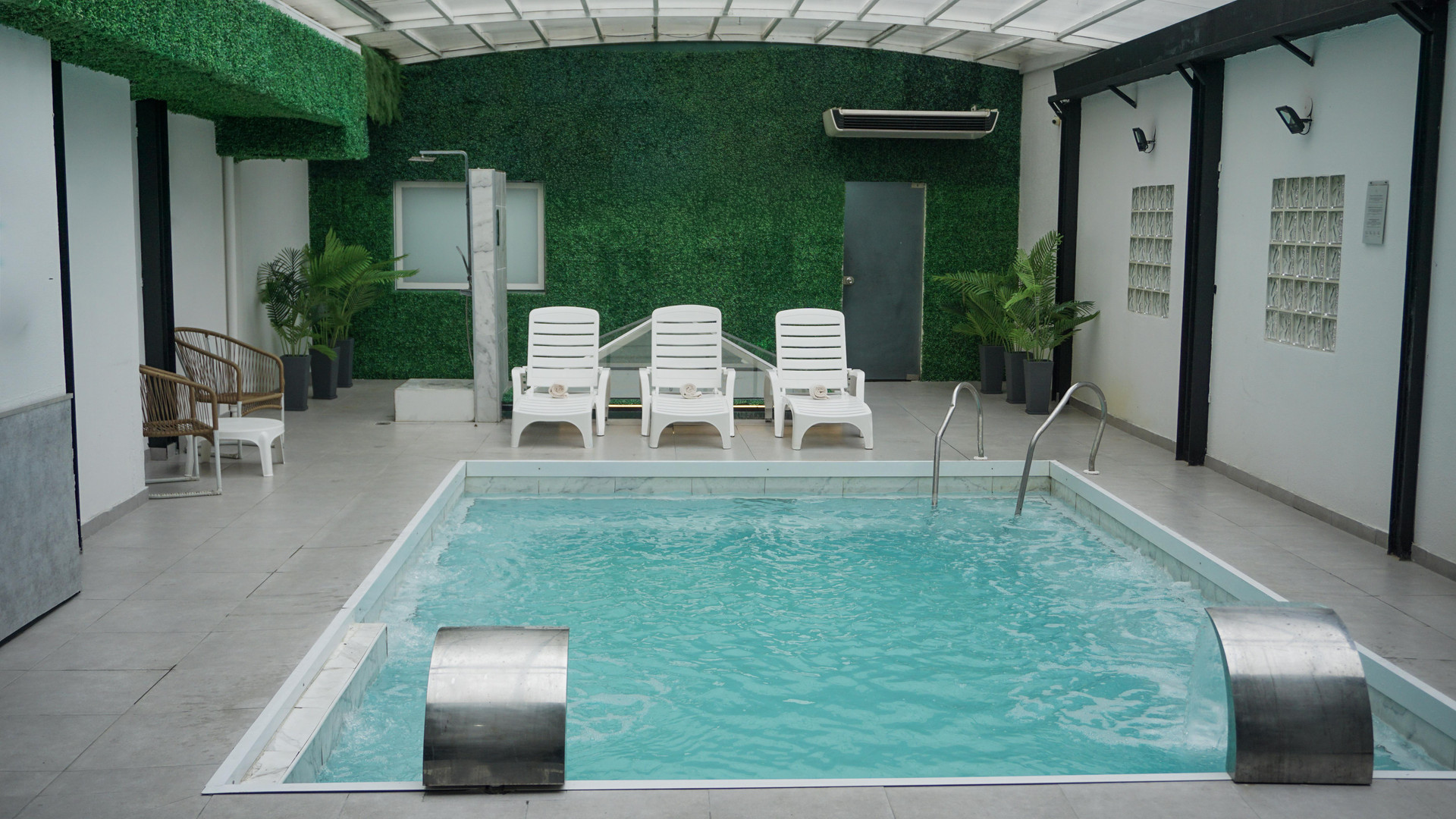 Vista Piscina Ker Recoleta Hotel
