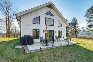 Alquiler Vacacional - Peaceful Farmhouse Retreat 6 Mi to Virginia Tech!