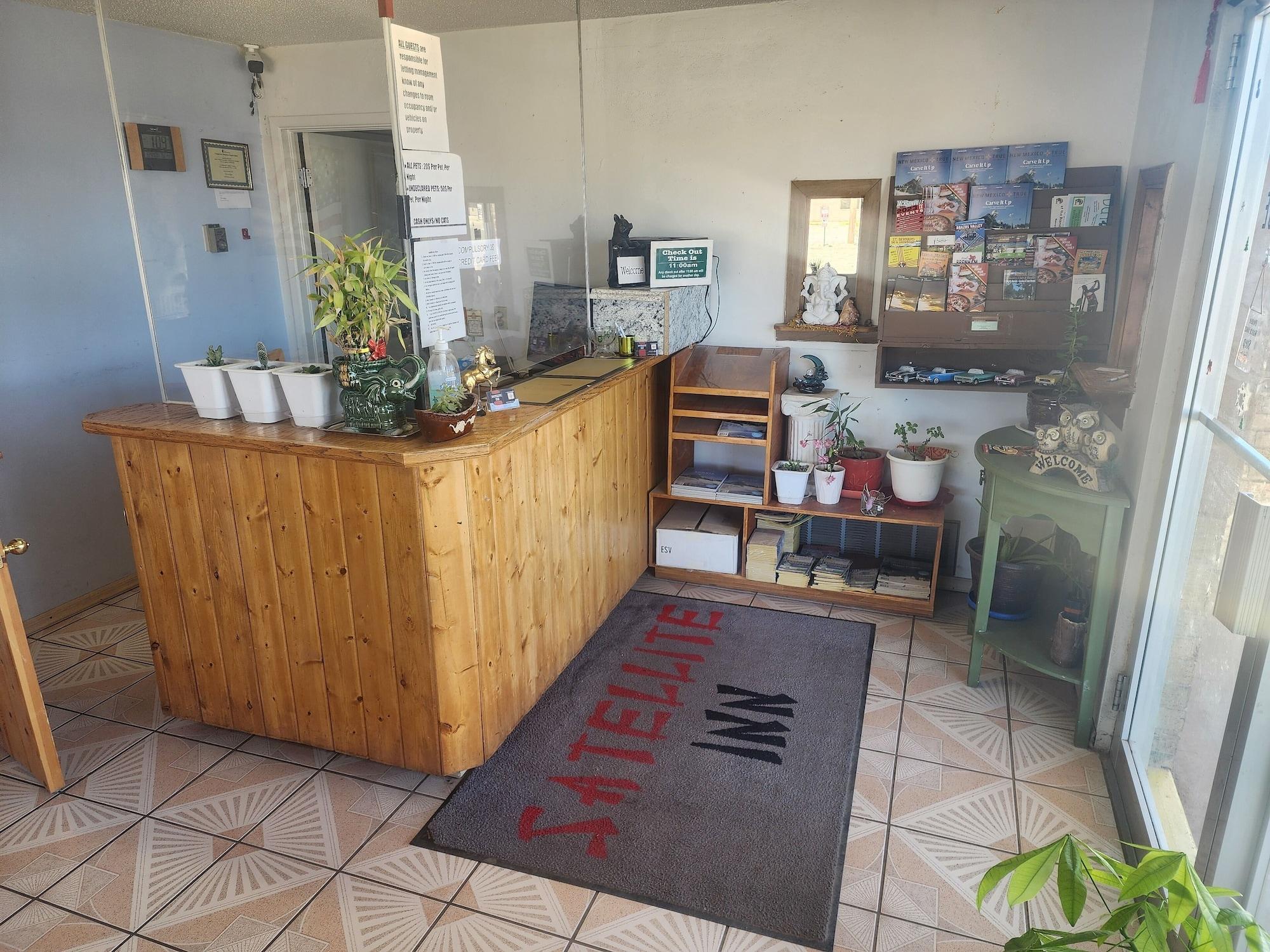 Vista Lobby Satellite Inn