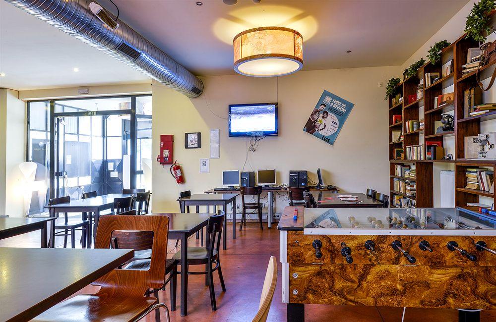 Bar/lounge Plus Prague Hostel