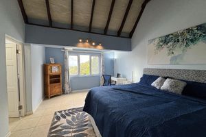 Alquiler Vacacional - Private 3 Bedroom Villa, w/large pool & 3 minute walk to the beach!
