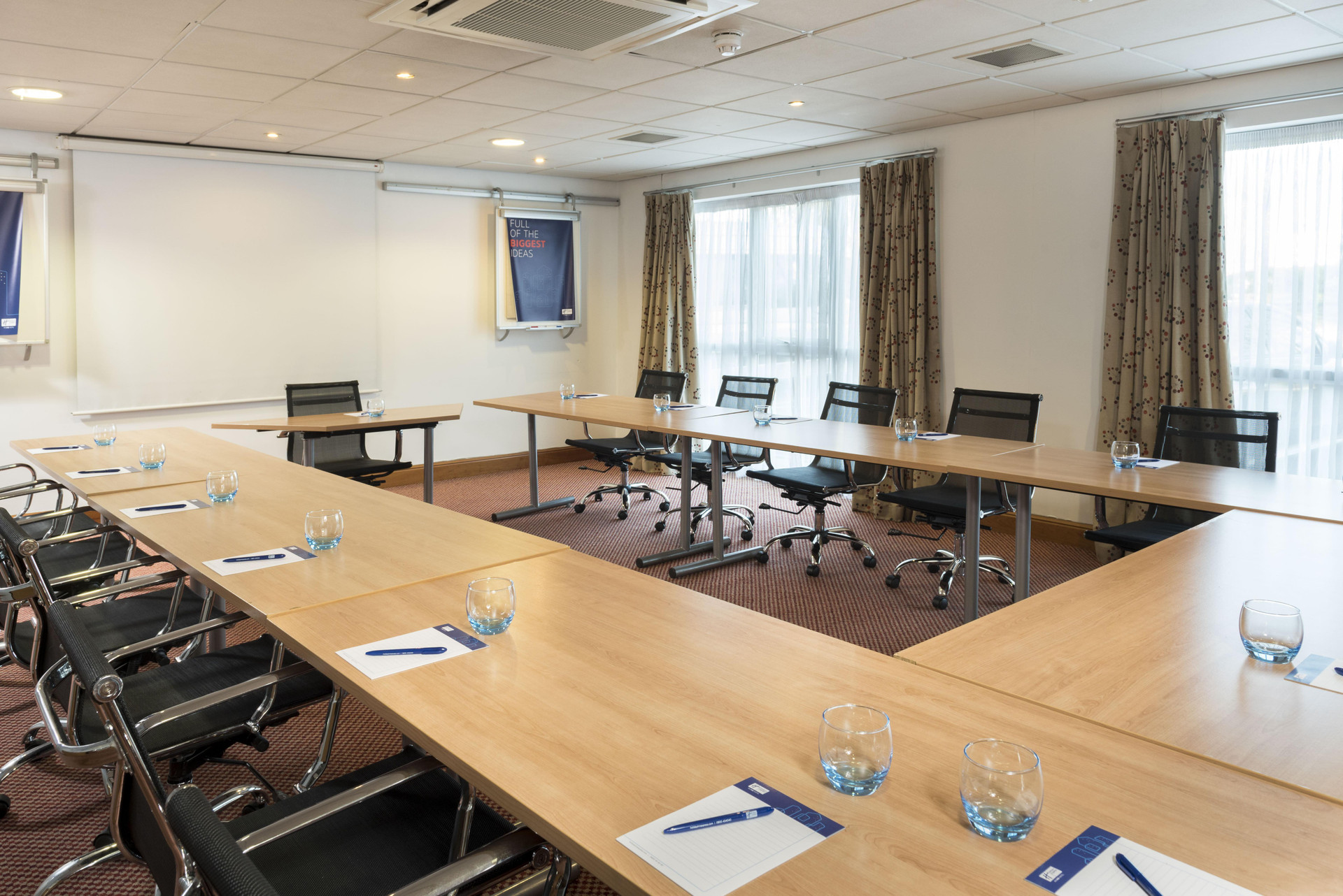 Sala de Reuniones Holiday Inn Express Birmingham Star City by IHG