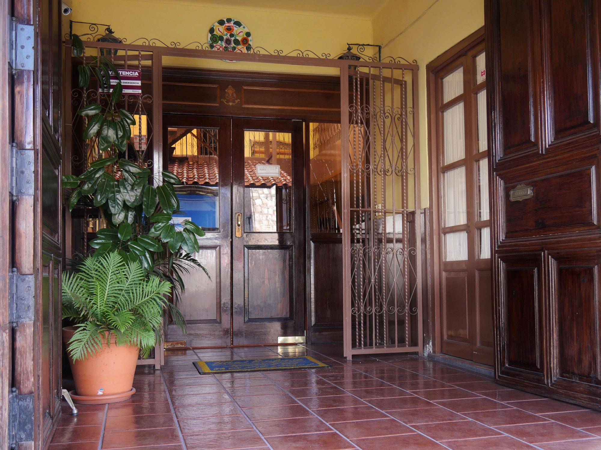 Vista Lobby Hotel Estefania