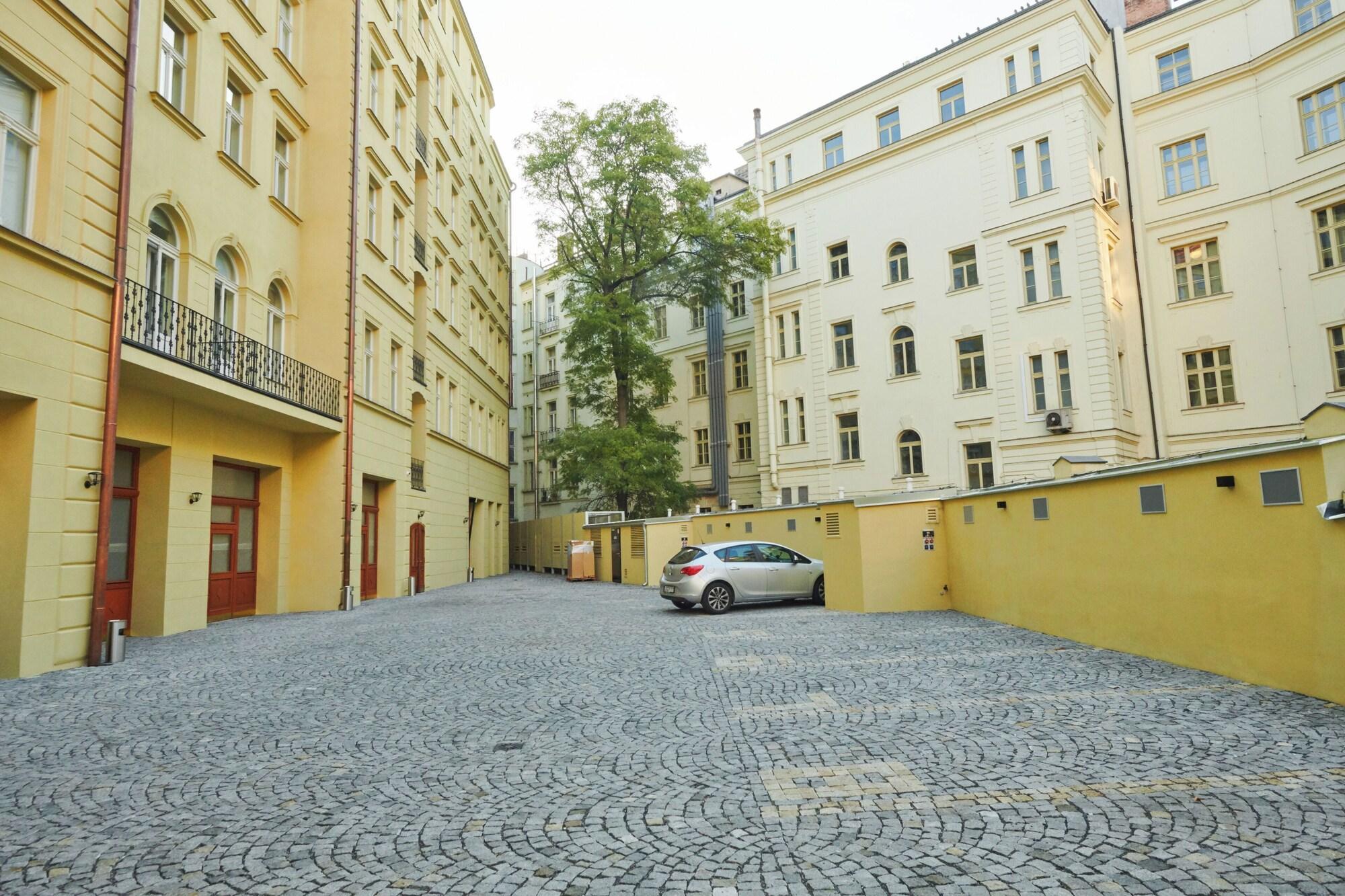 Vista Exterior Pytloun Bristol Residence Prague