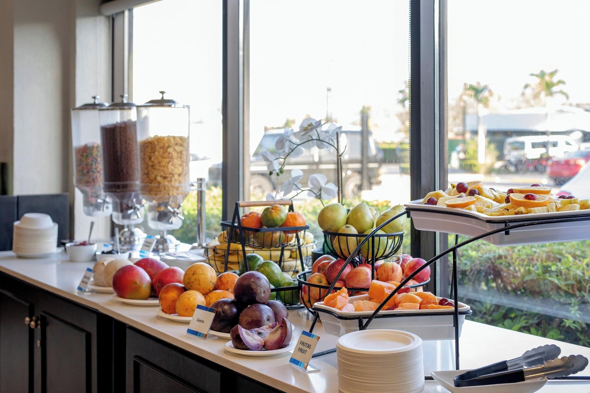Restaurant Holiday Inn Express San Jose Costa Rica Airport by IHG