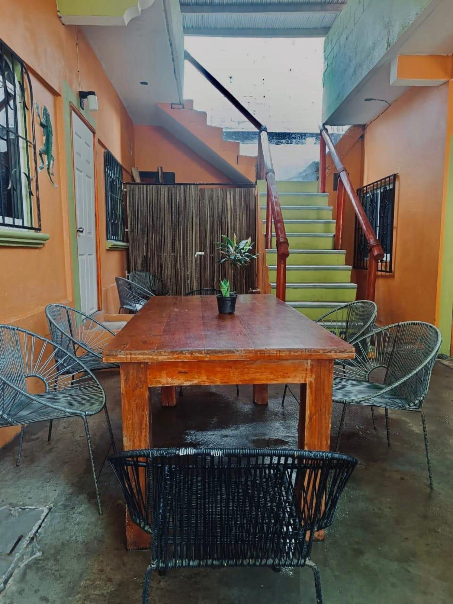 Vista Exterior Firefly Hostal