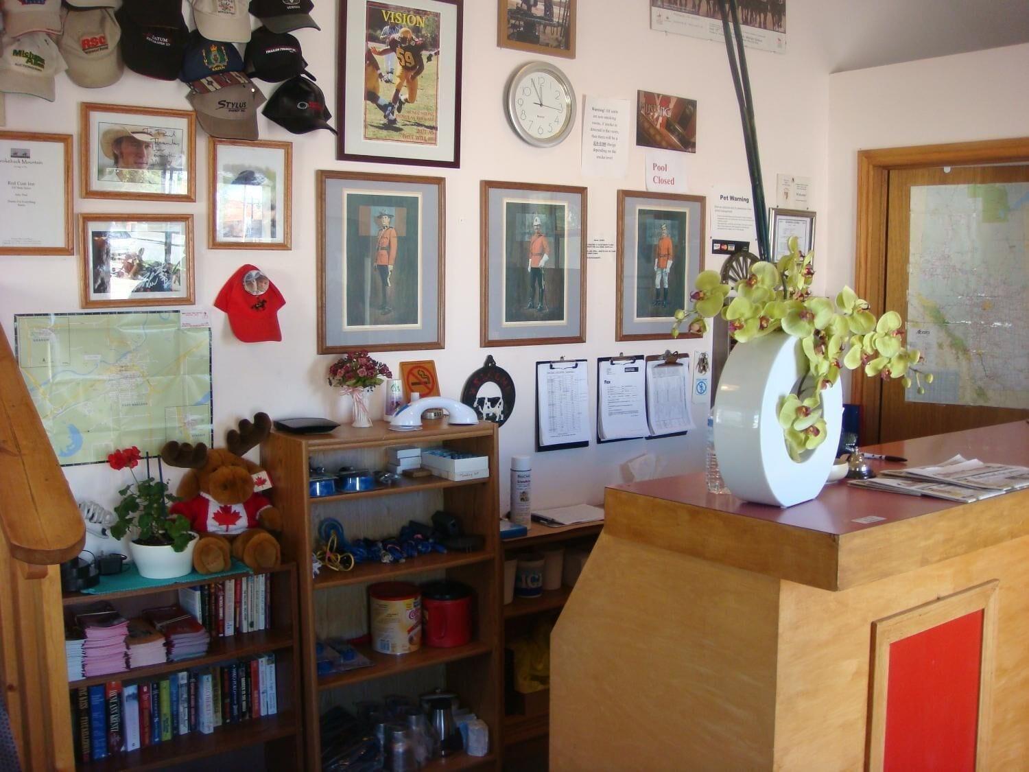 Vista Lobby Red Coat Inn