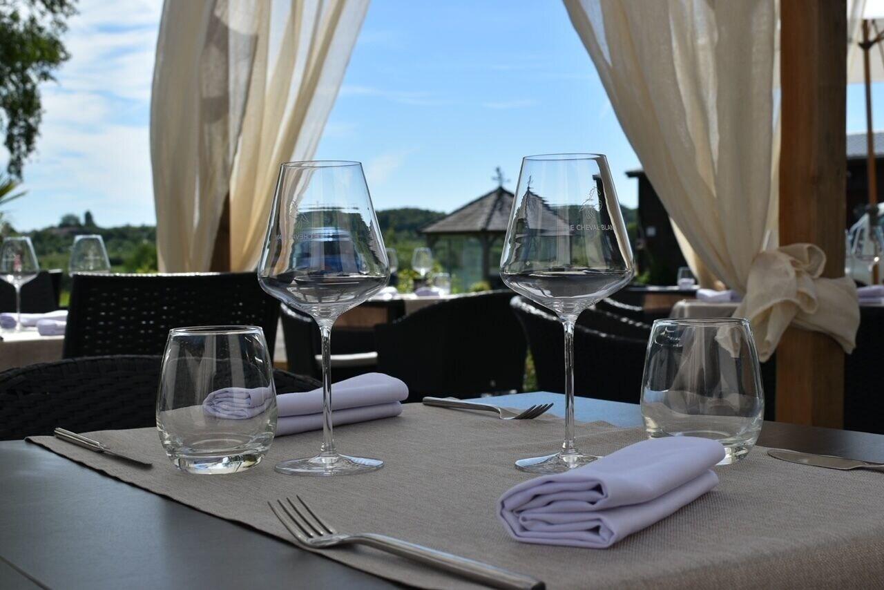 Vista Exterior Hôtel le Cheval Blanc