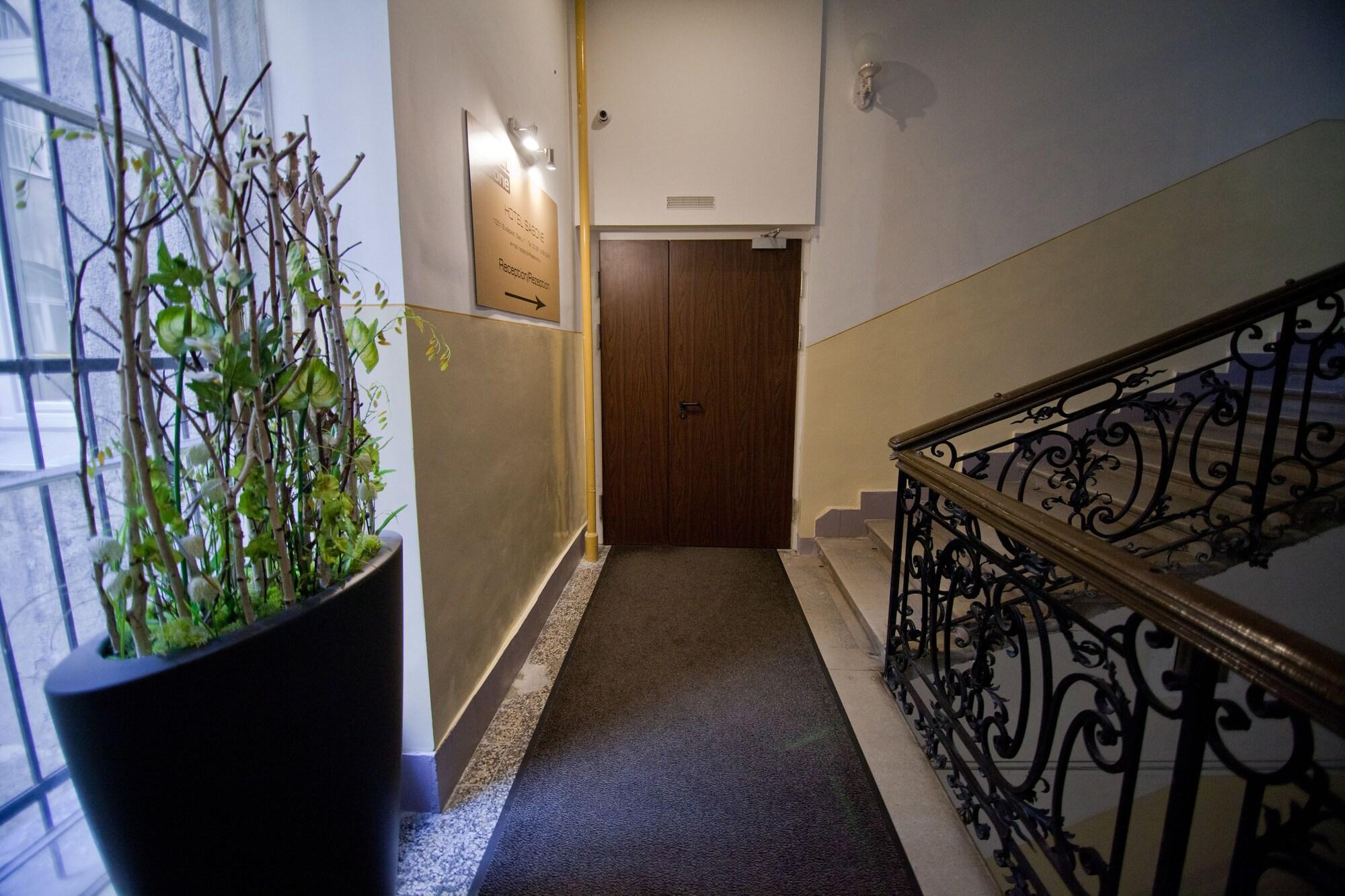 Vista Lobby SasOne Rooms