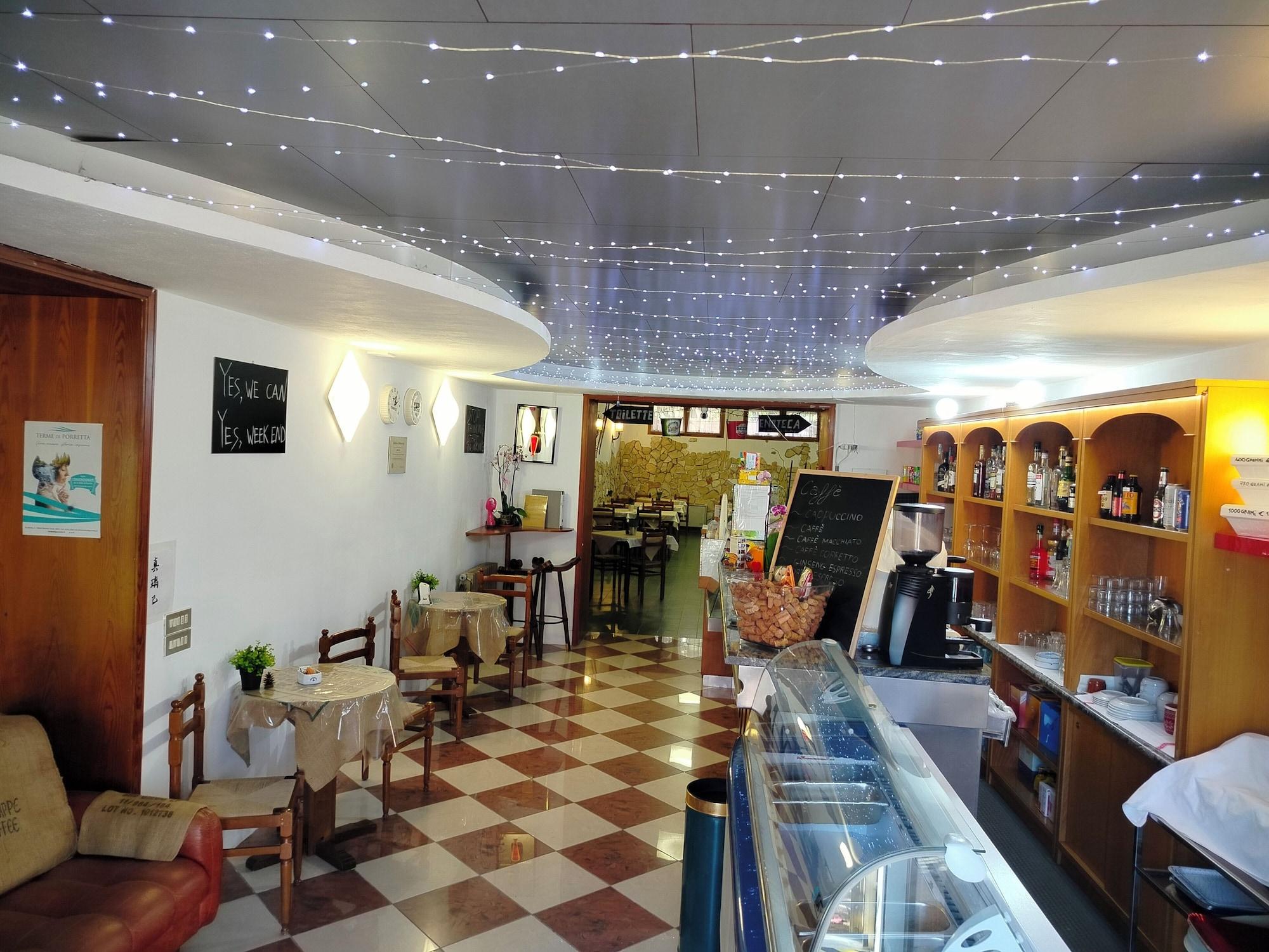 Bar/Salón hotel Veles