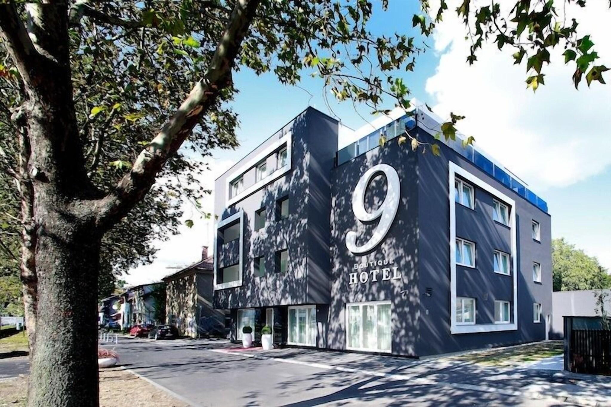 Vista Exterior Hotel 9