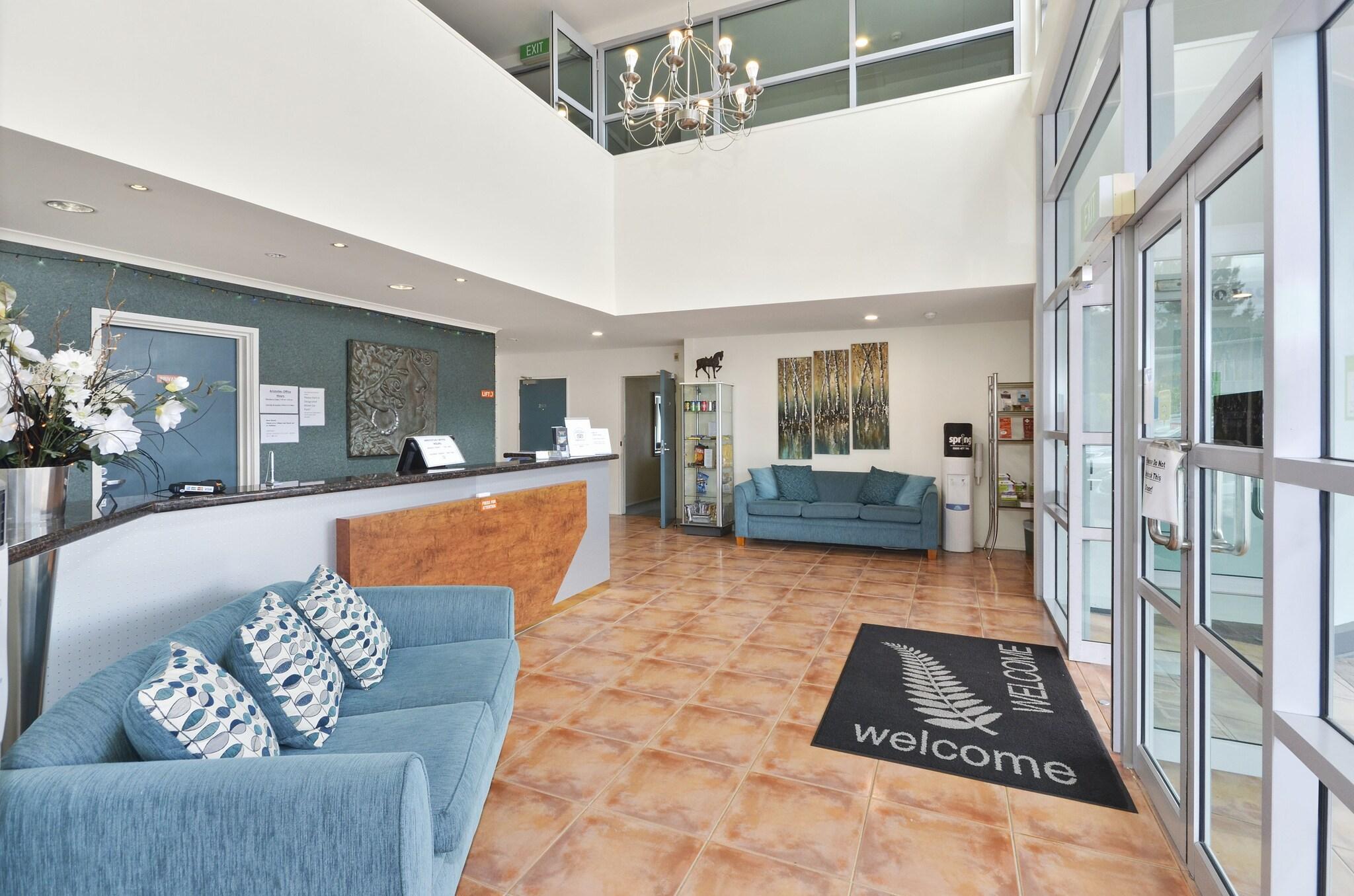 Vista Lobby Aristotles North Shore