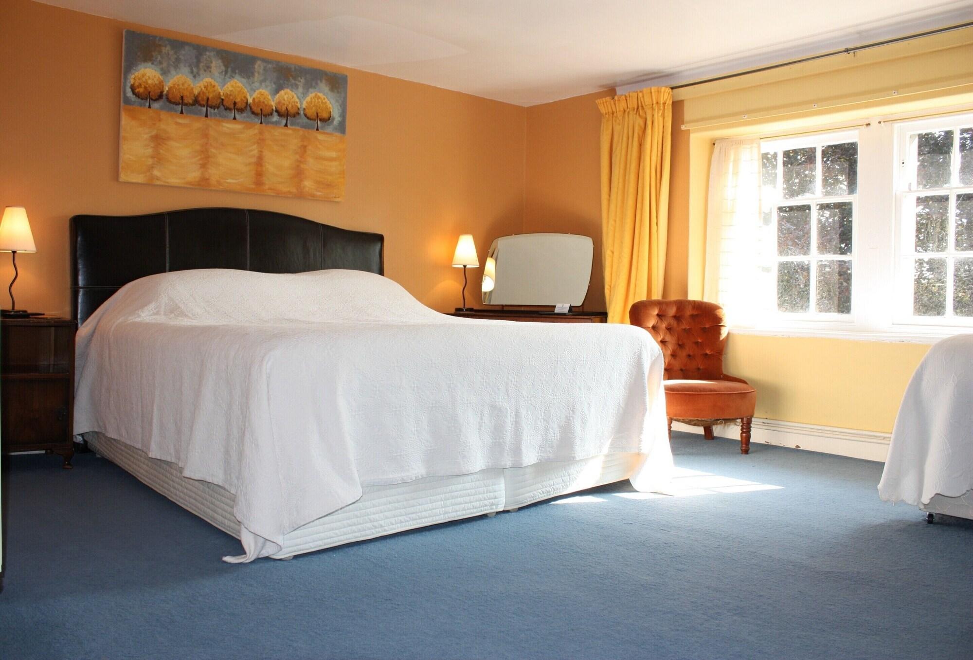 Varios Manor Farm Bed & Breakfast