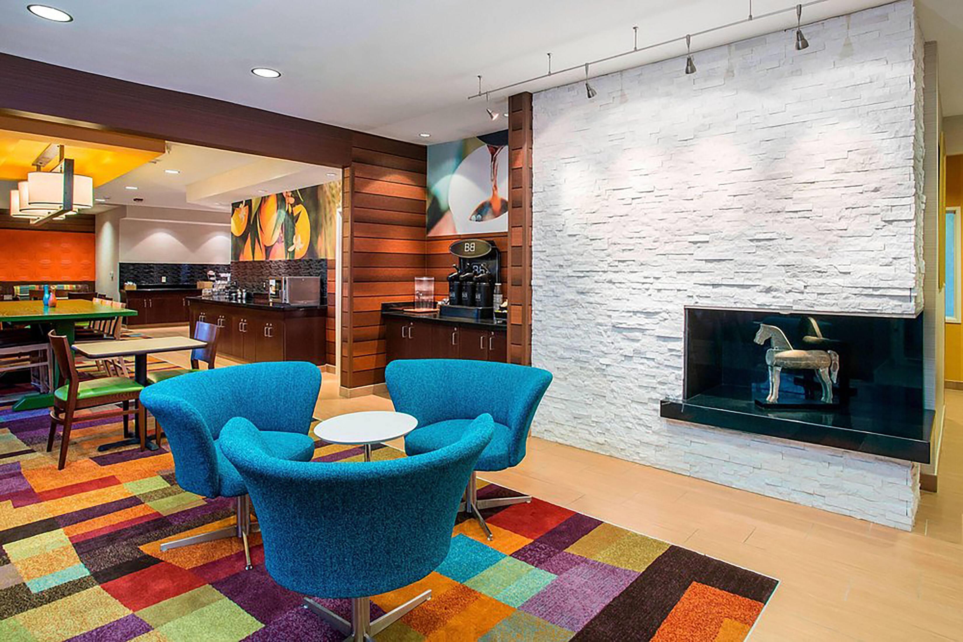 Vista Lobby Wingate by Wyndham Oshkosh