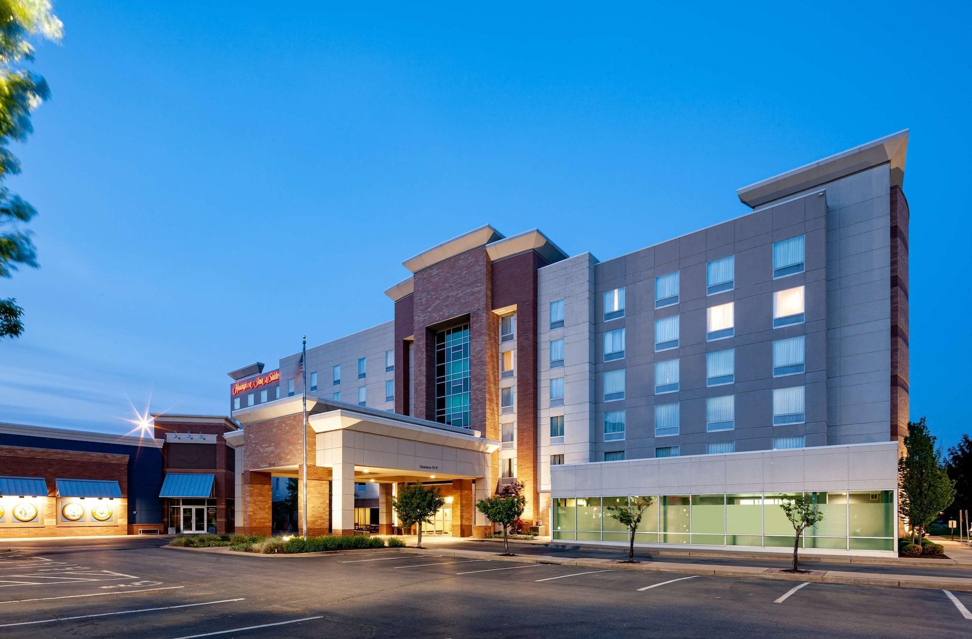 Vista Exterior Hampton Inn & Suites St. Louis at Forest Park