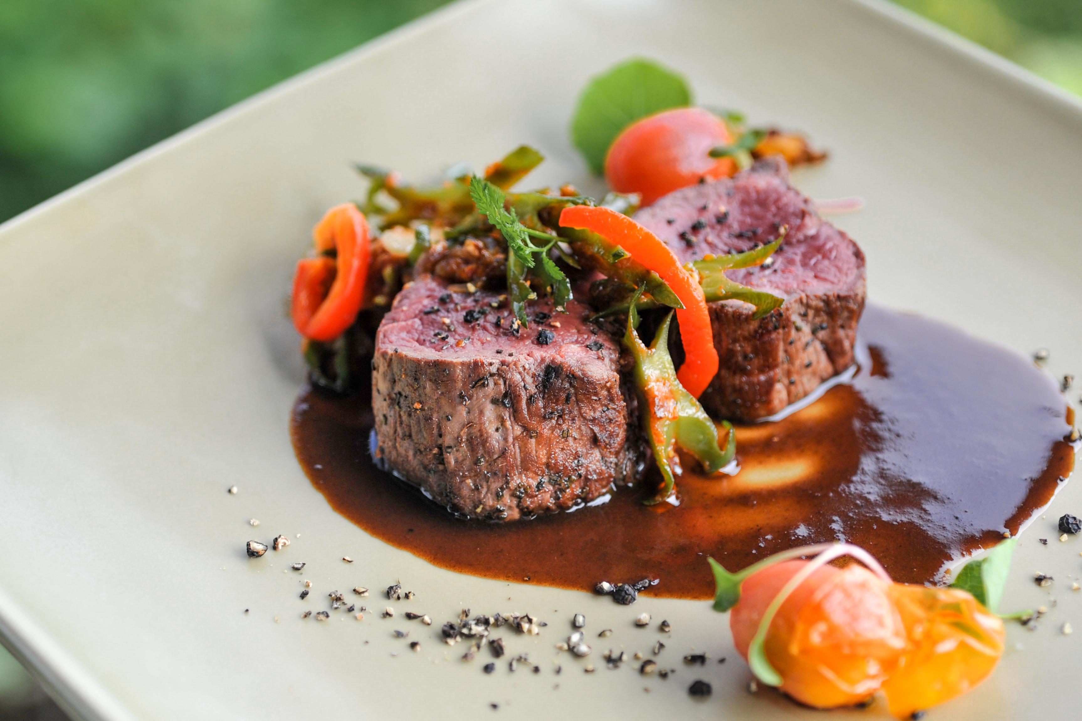 Restaurant Komaneka at Keramas Beach