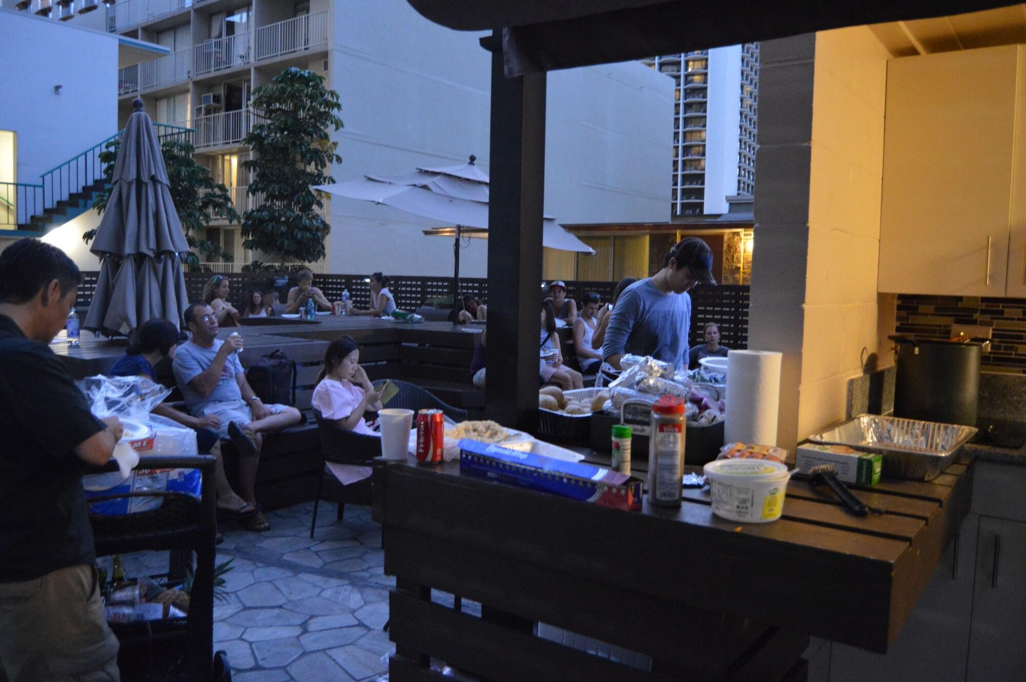 Restaurant The Beach Waikiki Boutique Hostel
