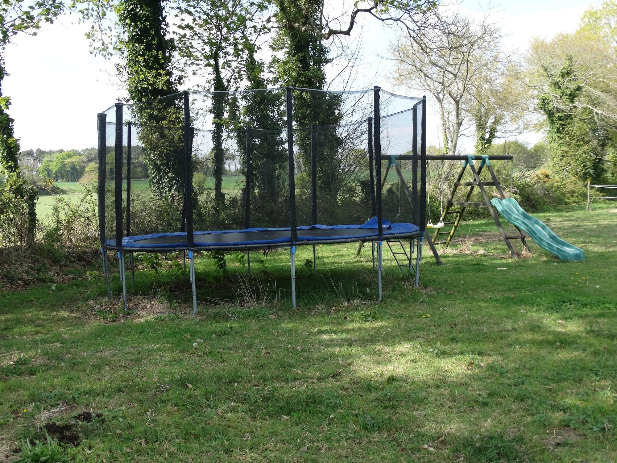 Instalaciones Recreativas Une roulotte et des chevaux
