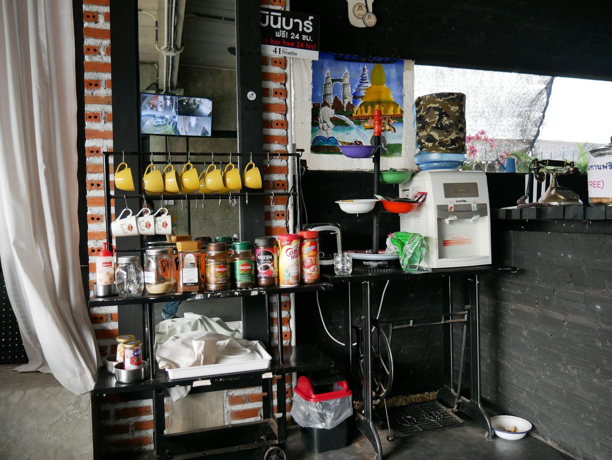 Bar/Salón 41 Studio - Adults Only