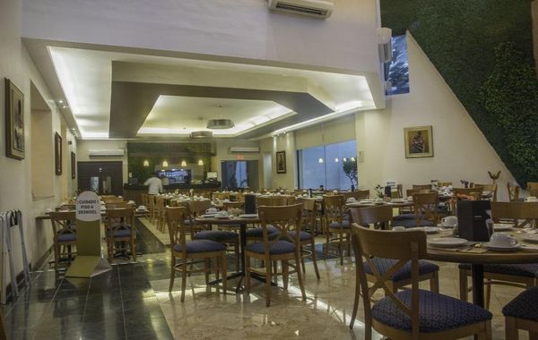 Capital Plaza Hotel - Hoteles cerca de La Laguna de Bacalar