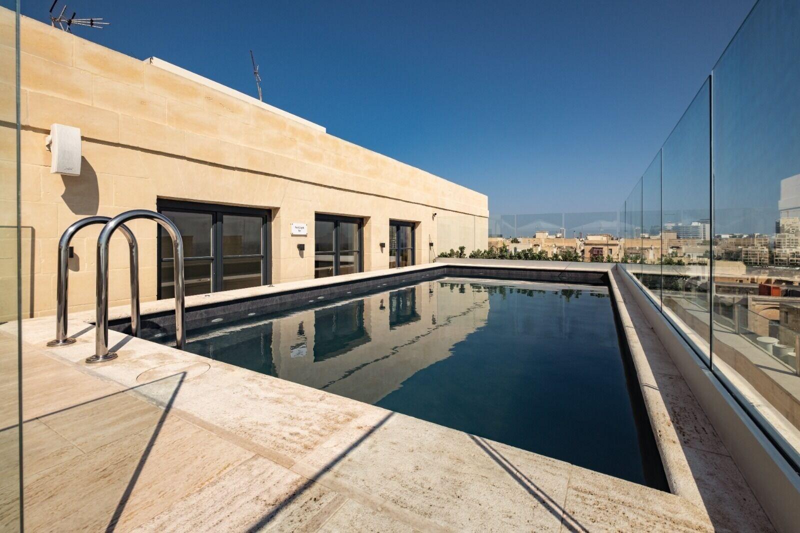 Vista Piscina Palais Le Brun